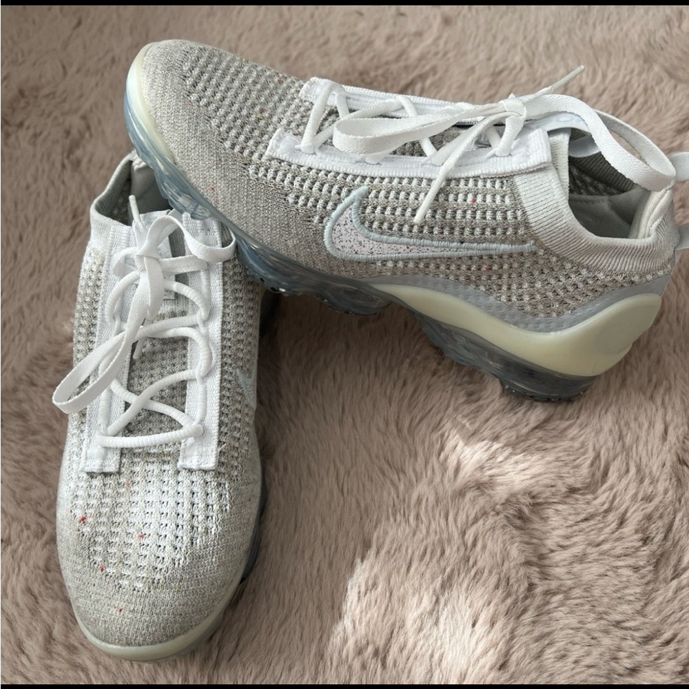 BRAND NEW NIKE VAPORMAX SIZE 5.5